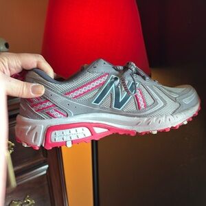 New Balance tech aide 410 vs Gray and Red Sneakers-9.5